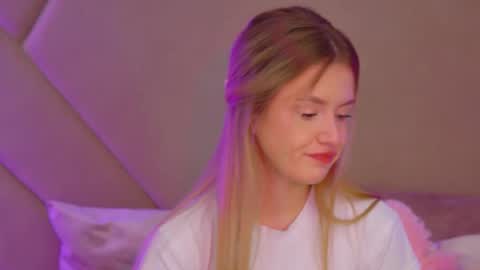 MilanaBalmain online show from October 7, 4:20 am