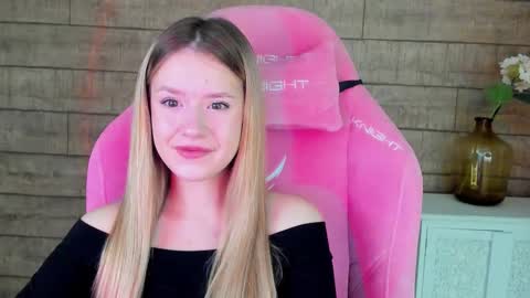 MilanaBalmain online show from October 18, 4:26 am