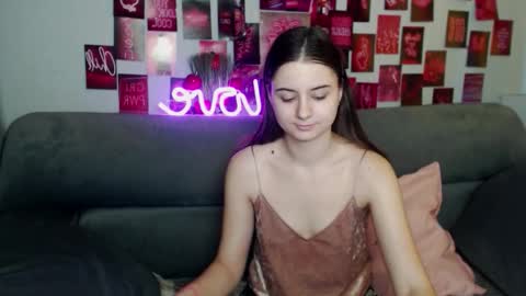 milanaroz online show from November 14, 6:01 am