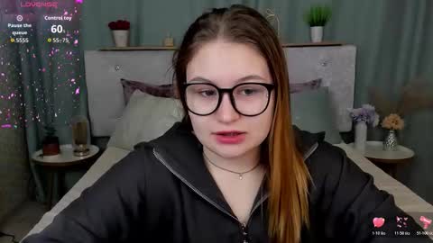 Snapshot of milanaxhoney chatting on March 5, 1:01 am milanaxhoney online show from March 5, 1:01 am