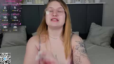 Snapshot of milanaxhoney chatting on March 26, 1:01 am milanaxhoney online show from March 26, 1:01 am