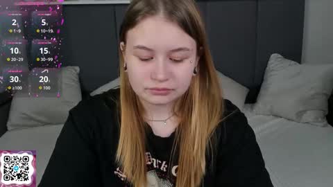 Snapshot of milanaxhoney chatting on March 27, 1:00 am milanaxhoney online show from March 27, 1:00 am