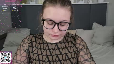 Snapshot of milanaxhoney chatting on April 2, 1:03 am milanaxhoney online show from April 2, 1:03 am
