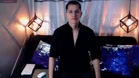 Snapshot of milandavid1 chatting on March 13, 6:47 pm milandavid1 online show from March 13, 6:47 pm