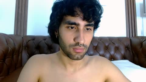 Snapshot of milanzaire chatting on December 20, 4:42 am milanzaire online show from December 20, 4:42 am