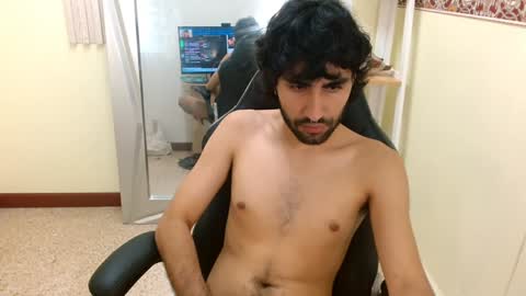 Snapshot of milanzaire chatting on January 6, 2:04 am milanzaire online show from January 6, 2:04 am