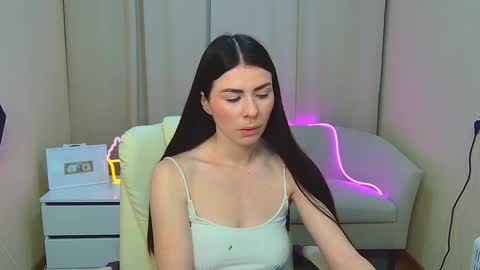 Snapshot of milasecretsss chatting on February 4, 7:25 am milasecretsss online show from February 4, 7:25 am