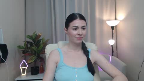 Snapshot of milasecretsss chatting on February 16, 7:26 am milasecretsss online show from February 16, 7:26 am