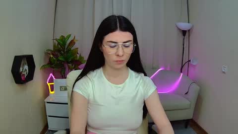 milasecretsss online show from April 28, 7:02 am