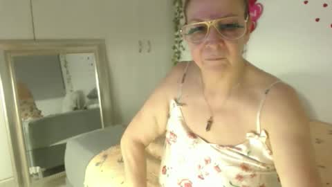 Snapshot of milchanell chatting on February 14, 7:05 am milchanell online show from February 14, 7:05 am