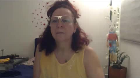 Snapshot of milchanell chatting on April 4, 5:38 am milchanell online show from April 4, 5:38 am