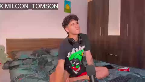 Snapshot of milcon_thomson chatting on September 10, 9:48 pm Milcon Thomson online show from September 10, 9:48 pm