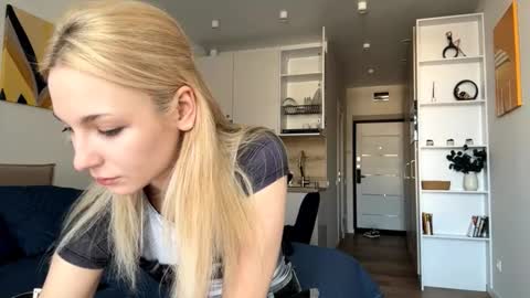 Snapshot of mildaleggette chatting on October 7, 7:38 am Millla online show from October 7, 7:38 am