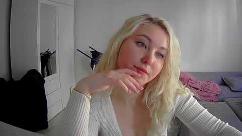Milena new nonude shy blonde natural online show from April 17, 3:37 pm