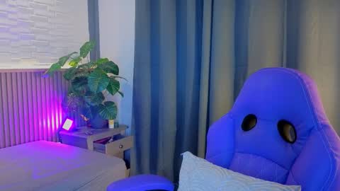 Snapshot of milena_lawson chatting on October 10, 10:47 am milena_lawson online show from October 10, 10:47 am