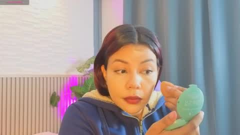 Snapshot of milena_lawson chatting on April 13, 12:32 pm milena_lawson online show from April 13, 12:32 pm