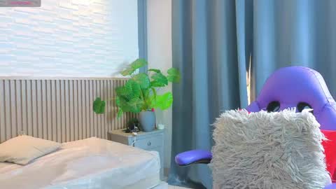 Snapshot of milena_lawson chatting on April 25, 12:41 pm milena_lawson online show from April 25, 12:41 pm
