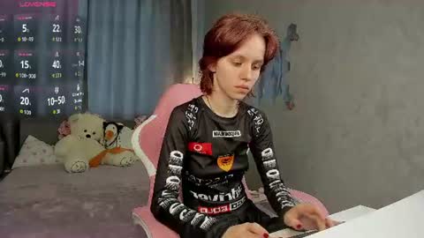 Snapshot of milena_milyan chatting on June 15, 1:19 am Milena online show from June 15, 1:19 am