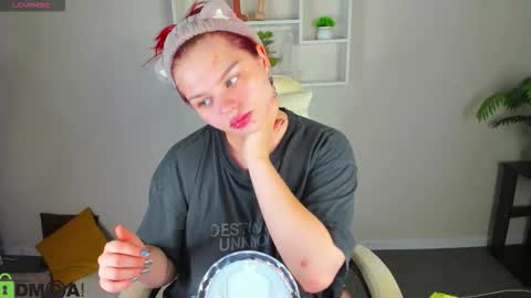 Snapshot of milena_sue chatting on September 9, 1:05 am milena_sue online show from September 9, 1:05 am