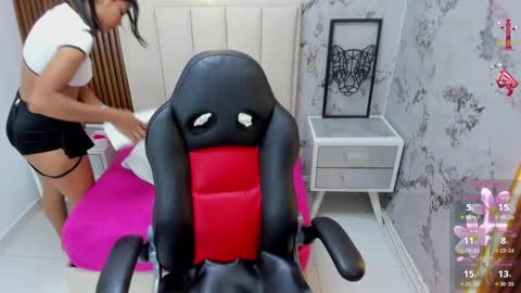 MILEY online show from October 3, 7:22 pm