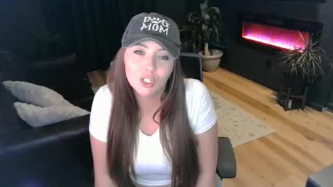 Snapshot of mileymadness chatting on December 10, 11:19 pm Miley Madness online show from December 10, 11:19 pm