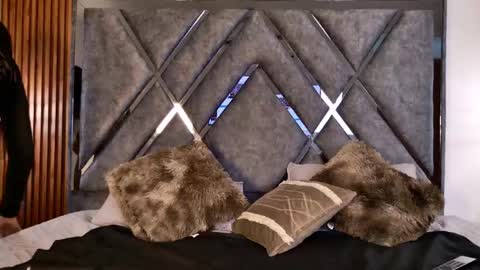 Snapshot of milf__celeste chatting on April 19, 2:33 am milf__celeste online show from April 19, 2:33 am