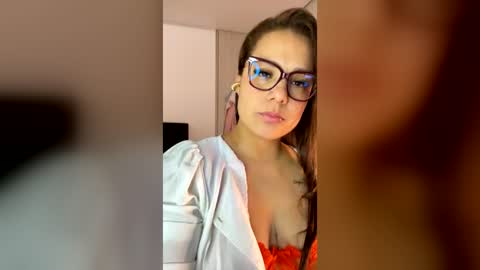 Melissa online show from June 19, 8:12 pm