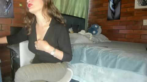 Snapshot of milf_darling chatting on March 7, 9:38 pm Victoria online show from March 7, 9:38 pm