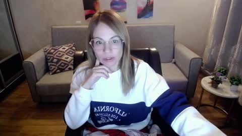 Snapshot of milf_for_u777 chatting on September 29, 1:27 pm milf_for_u777 online show from September 29, 1:27 pm