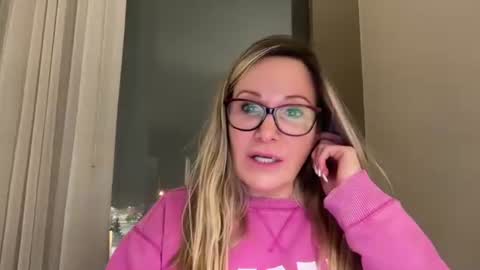 Snapshot of milf_goddess chatting on December 14, 2:17 am MIlf Goddess online show from December 14, 2:17 am