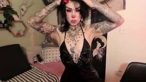Isabella online show from May 11, 1:06 pm