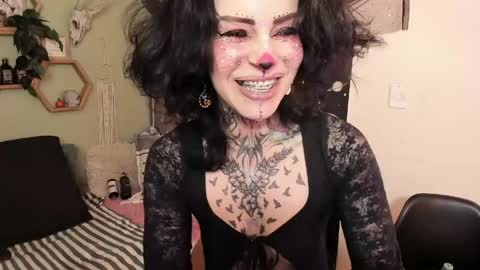 Isabella online show from May 11, 2:45 pm