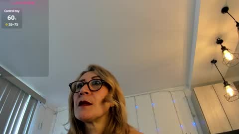 Snapshot of milfashley chatting on January 8, 4:44 pm ASHLEY online show from January 8, 4:44 pm