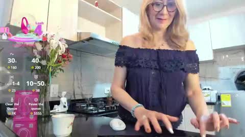 Snapshot of milfashley chatting on February 12, 2:10 pm ASHLEY online show from February 12, 2:10 pm