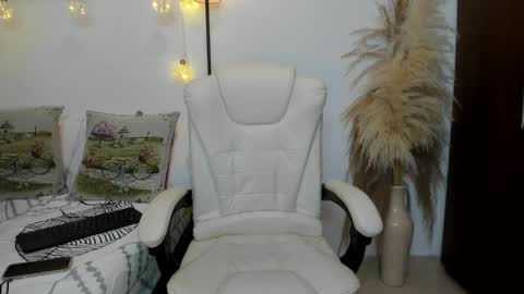 Snapshot of milfboobs_10 chatting on April 17, 9:40 pm Nakary Bustamante online show from April 17, 9:40 pm