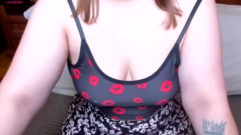 Snapshot of milfdeaa chatting on February 24, 6:11 am Dea online show from February 24, 6:11 am