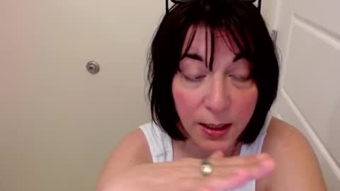 Snapshot of milfmonee chatting on December 14, 1:28 am MILF Monee online show from December 14, 1:28 am