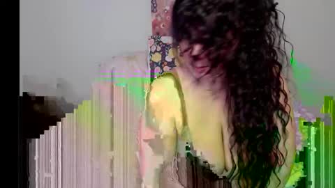 Snapshot of milfmonee chatting on January 28, 7:32 pm MILF Monee online show from January 28, 7:32 pm