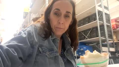 Snapshot of milfqueen831 chatting on February 17, 9:41 pm Jessica and Roger online show from February 17, 9:41 pm