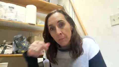 Snapshot of milfqueen831 chatting on February 18, 9:31 pm Jessica and Roger online show from February 18, 9:31 pm