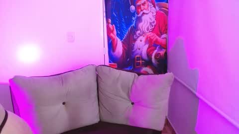 Snapshot of milfrosalie chatting on January 8, 10:50 am Rosalie online show from January 8, 10:50 am