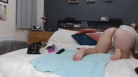 milfyanddaddy online show from September 26, 7:29 pm