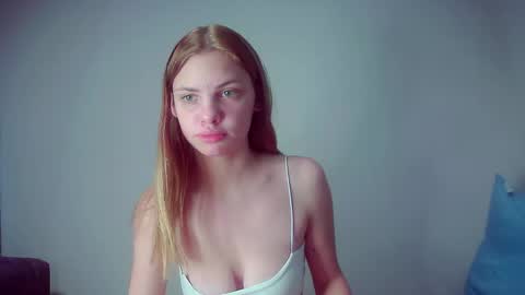 Snapshot of milia21 chatting on October 5, 10:57 am milia21 online show from October 5, 10:57 am