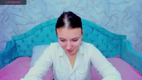 Snapshot of milinafox chatting on February 7, 4:27 am milinafox online show from February 7, 4:27 am
