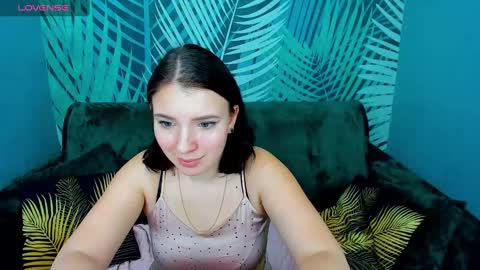 Snapshot of milinafox chatting on March 7, 8:56 am milinafox online show from March 7, 8:56 am