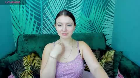 Snapshot of milinafox chatting on March 10, 1:12 am milinafox online show from March 10, 1:12 am
