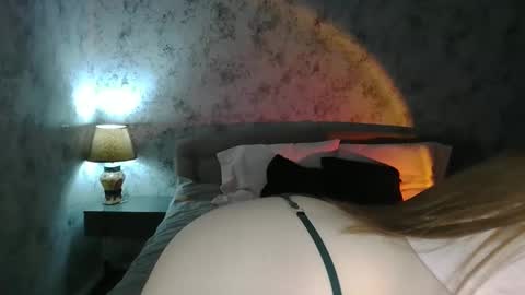 milissasii online show from November 19, 2:39 pm