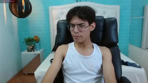 Snapshot of militohot chatting on September 22, 11:29 pm M I L I T O online show from September 22, 11:29 pm