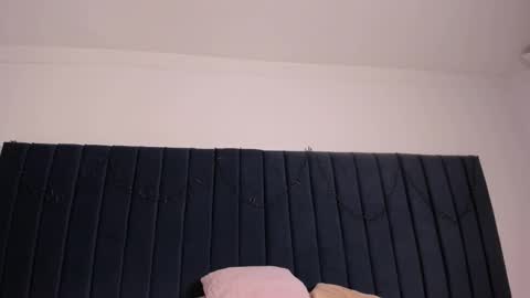 milk_rain online show from February 6, 12:19 pm