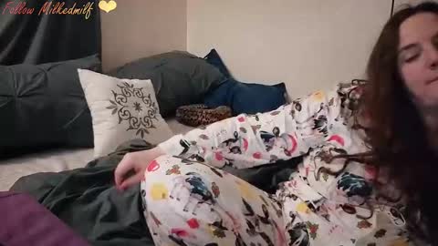 Snapshot of milkedmilf chatting on February 6, 8:07 am milkedmilf online show from February 6, 8:07 am